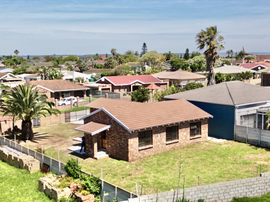 4 Bedroom Property for Sale in Bluewater Bay Eastern Cape